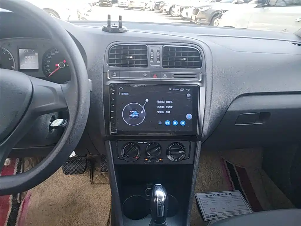 Volkswagen Polo 2018 1.5L Auto Safe Drive фото 13