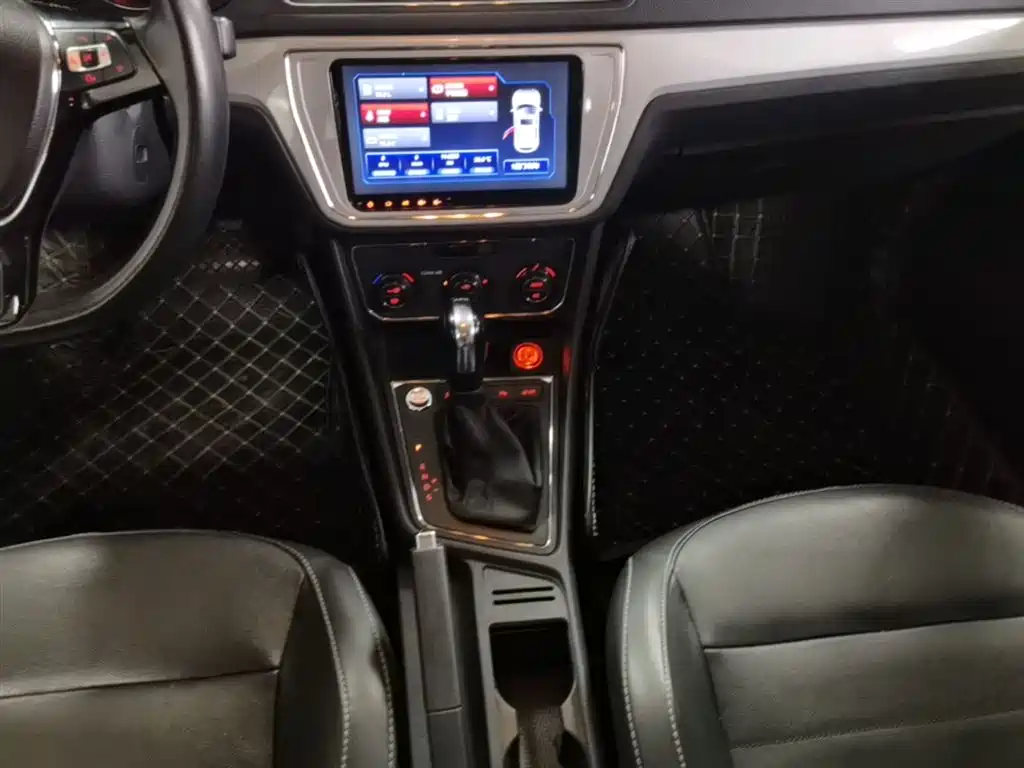 Volkswagen Lavida 2017 230TSI DSG Comfort Edition фото 14