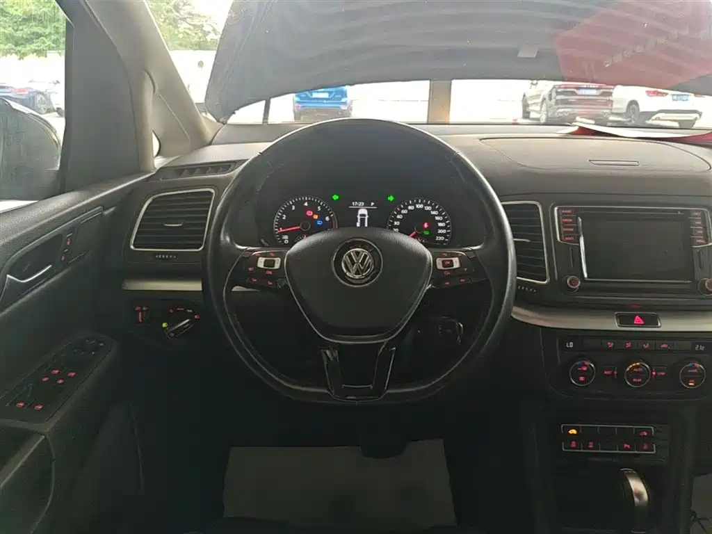 Volkswagen Sharan 2017 380TSI Comfort 6-Seater фото 11