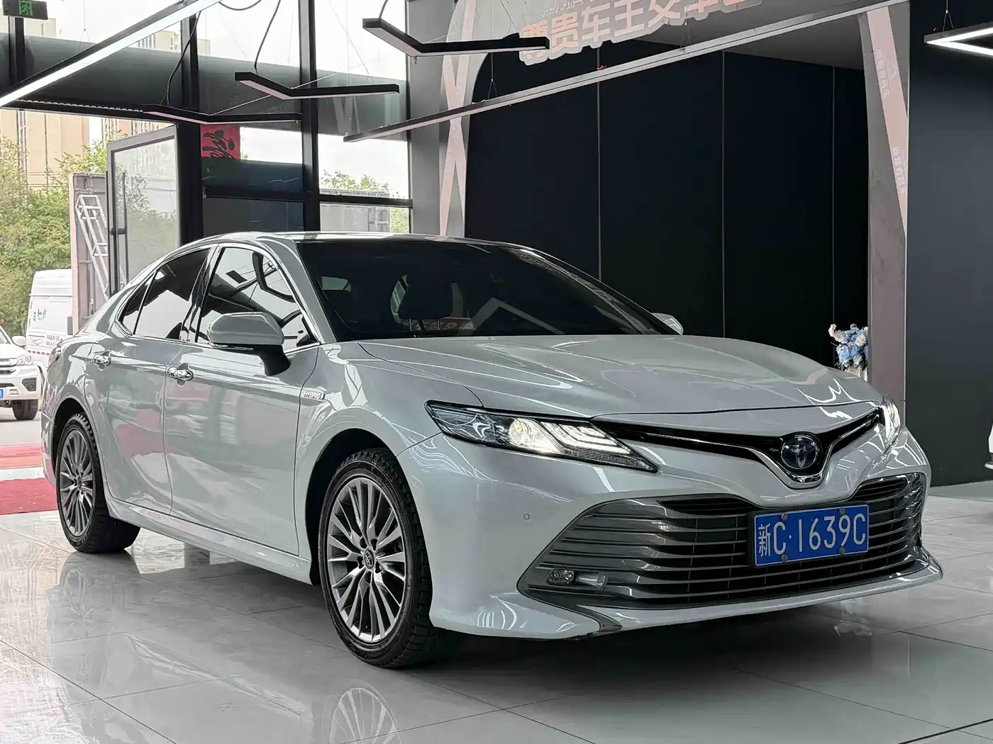 Toyota Camry 2019 Facelift Hybrid 2.5HG Luxury Edition фото 3