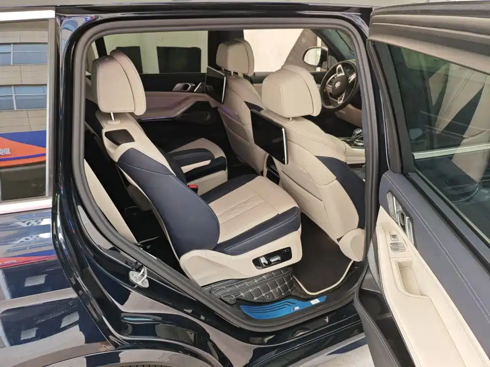 Фото 15 - BMW X7