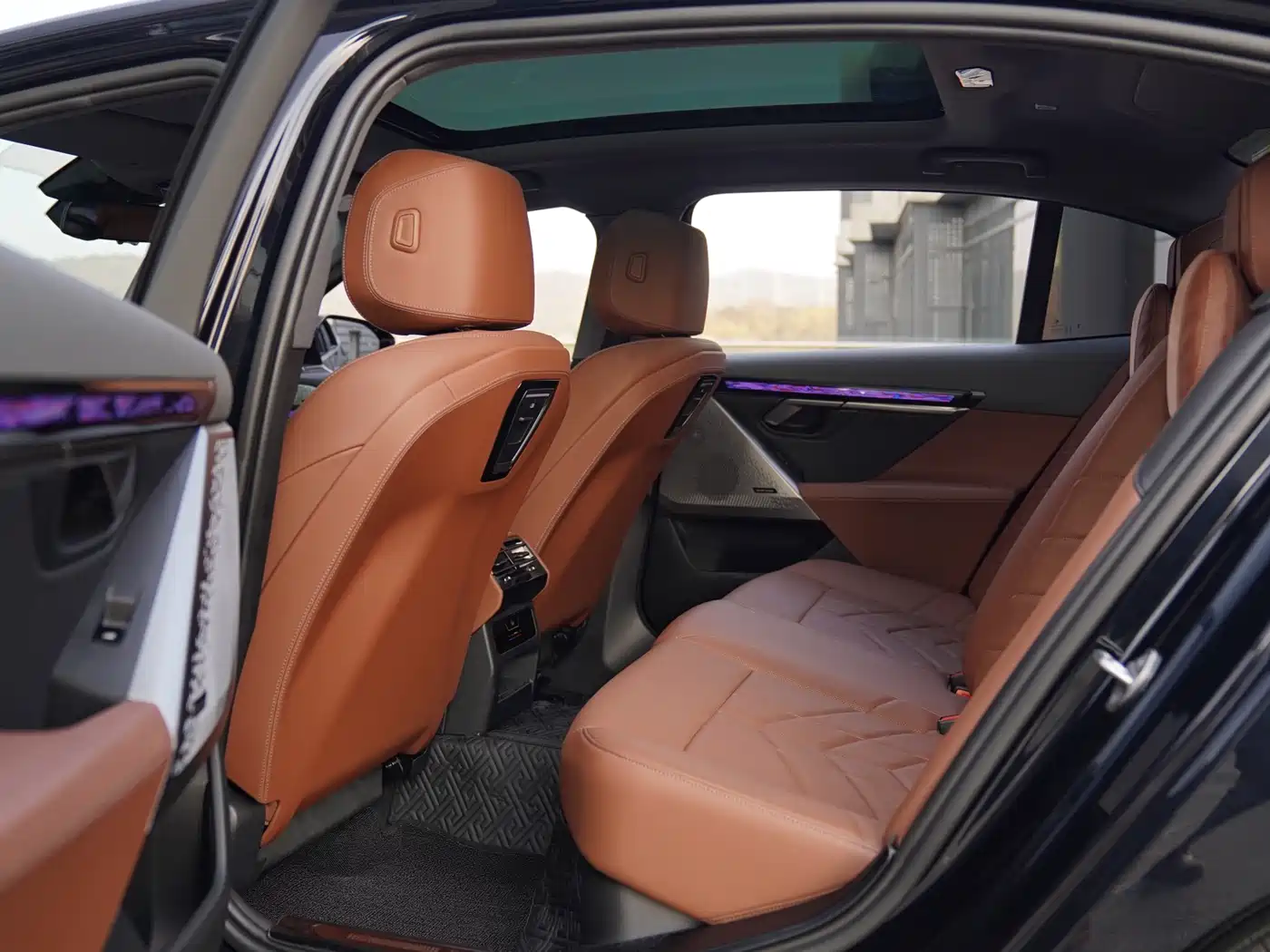 BMW 5 Series 2024 530Li Leading M Sport Package фото 6