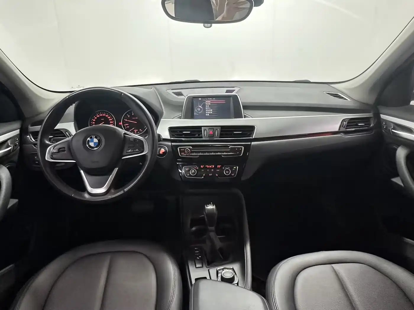 BMW X1 2016 sDrive18Li Premium Model фото 10