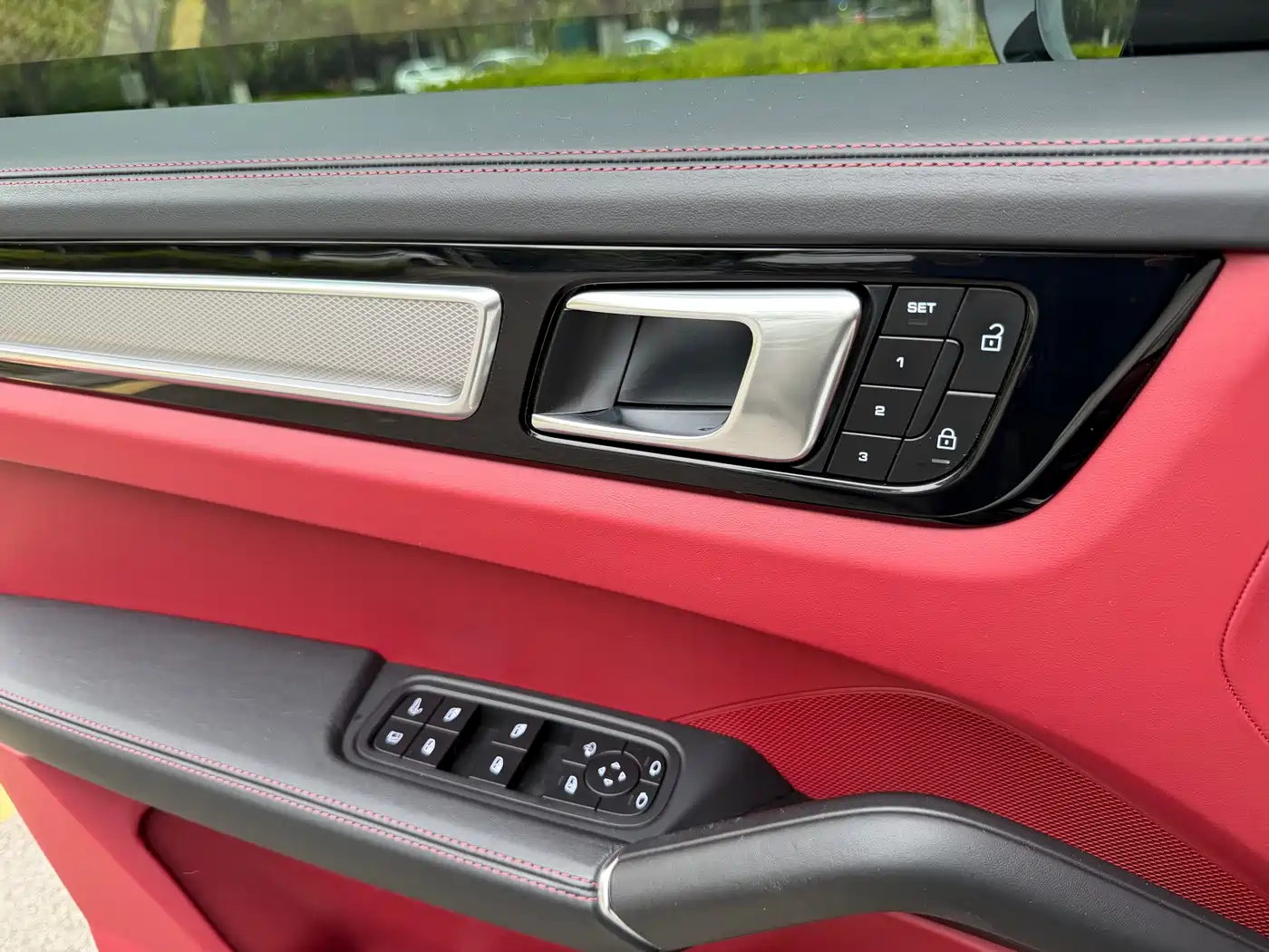 Porsche Cayenne New Energy 2022 Cayenne E-Hybrid 2.0T Platinum Edition фото 12