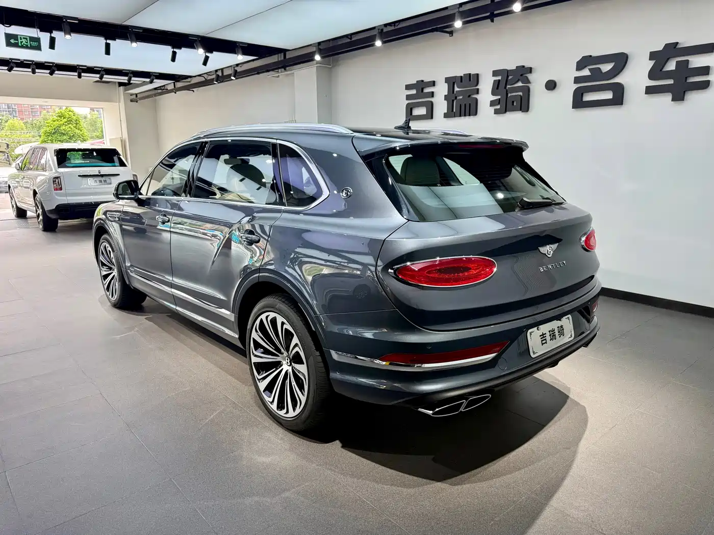 Bentley Bentayga 2025 2024 4.0T V8 Long Wheelbase Yadu Edition