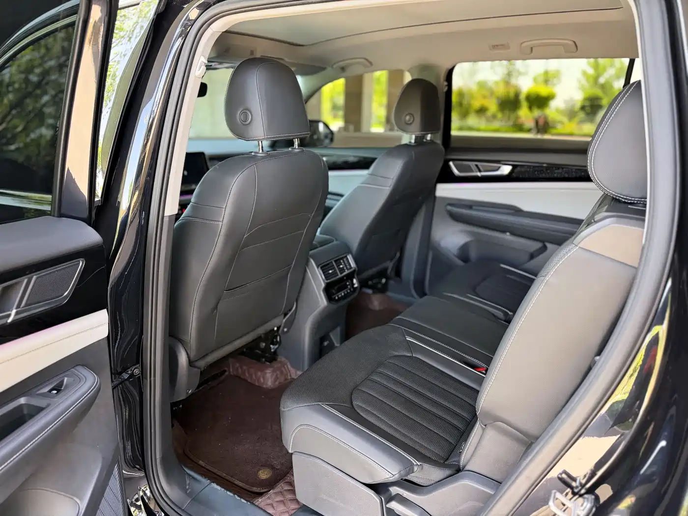 Volkswagen Teramont 2023 330TSI FWD Premium Luxury Edition фото 12