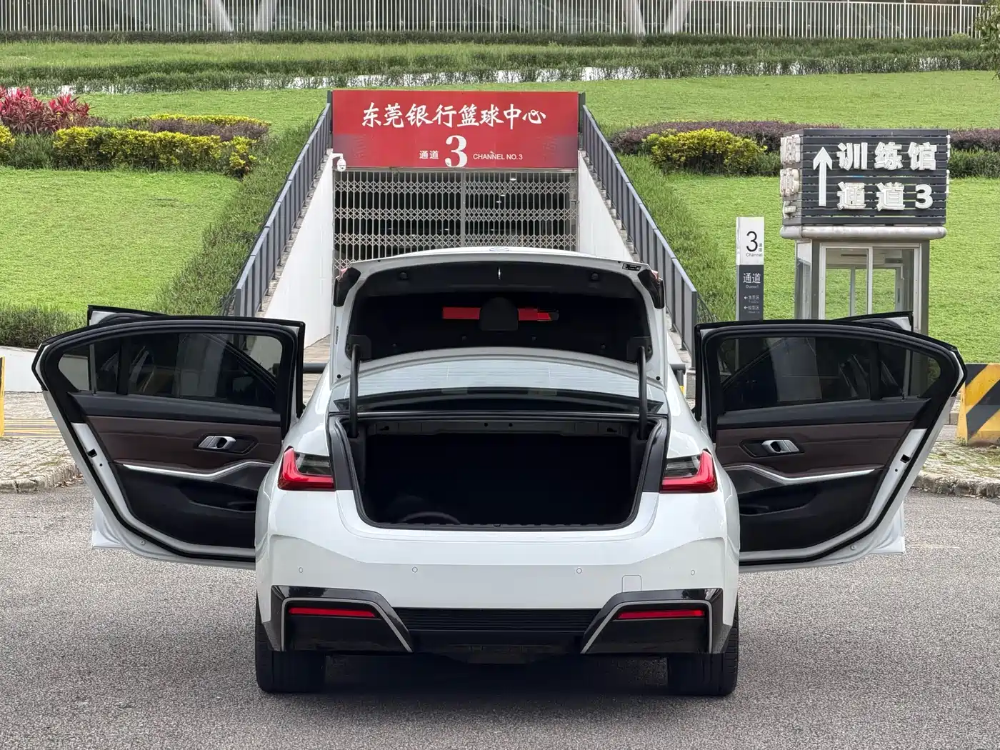 BMW i3 2022 eDrive 35 L фото 10