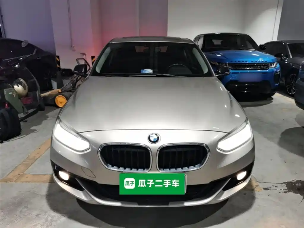 BMW 1 Series 2018 118i Sport Edition фото 3