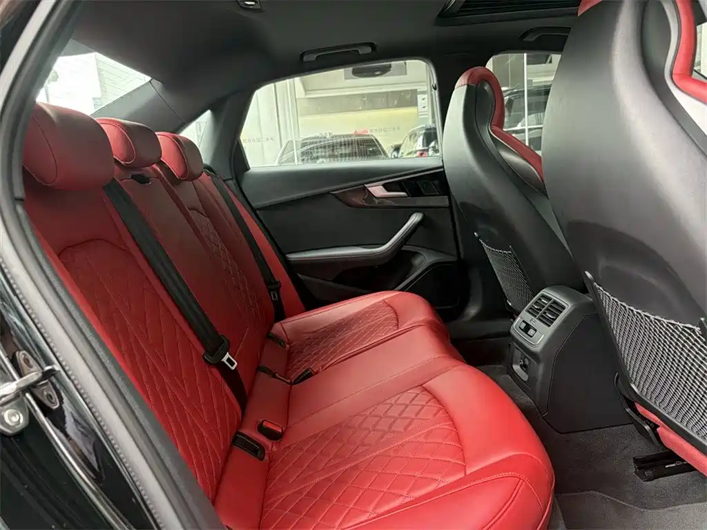 AUDI S4