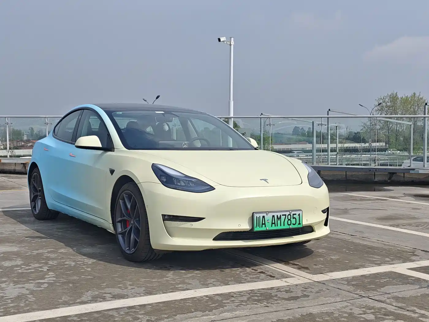 TESLA MODEL 3