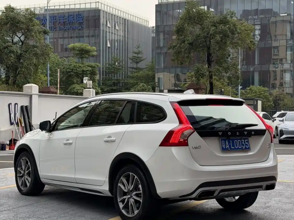 Фото 6 - Volvo V60