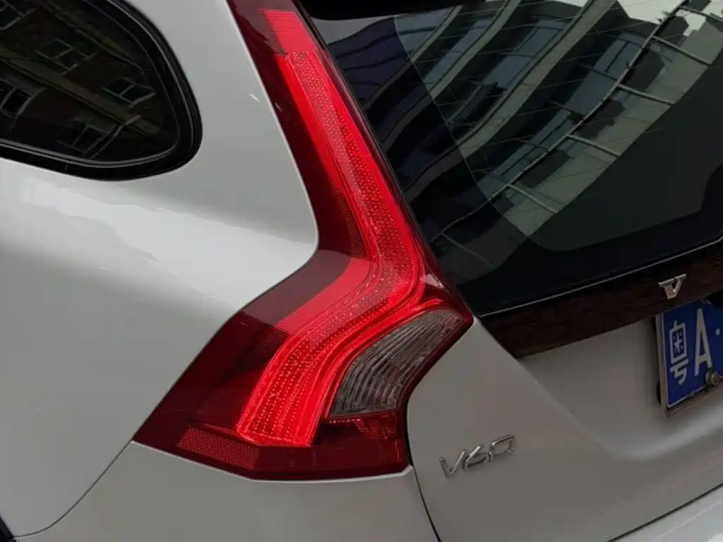 Фото 8 - Volvo V60
