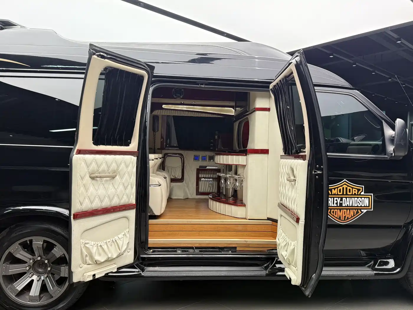 Ford E350 2011 2011 5.4L Platinum Edition