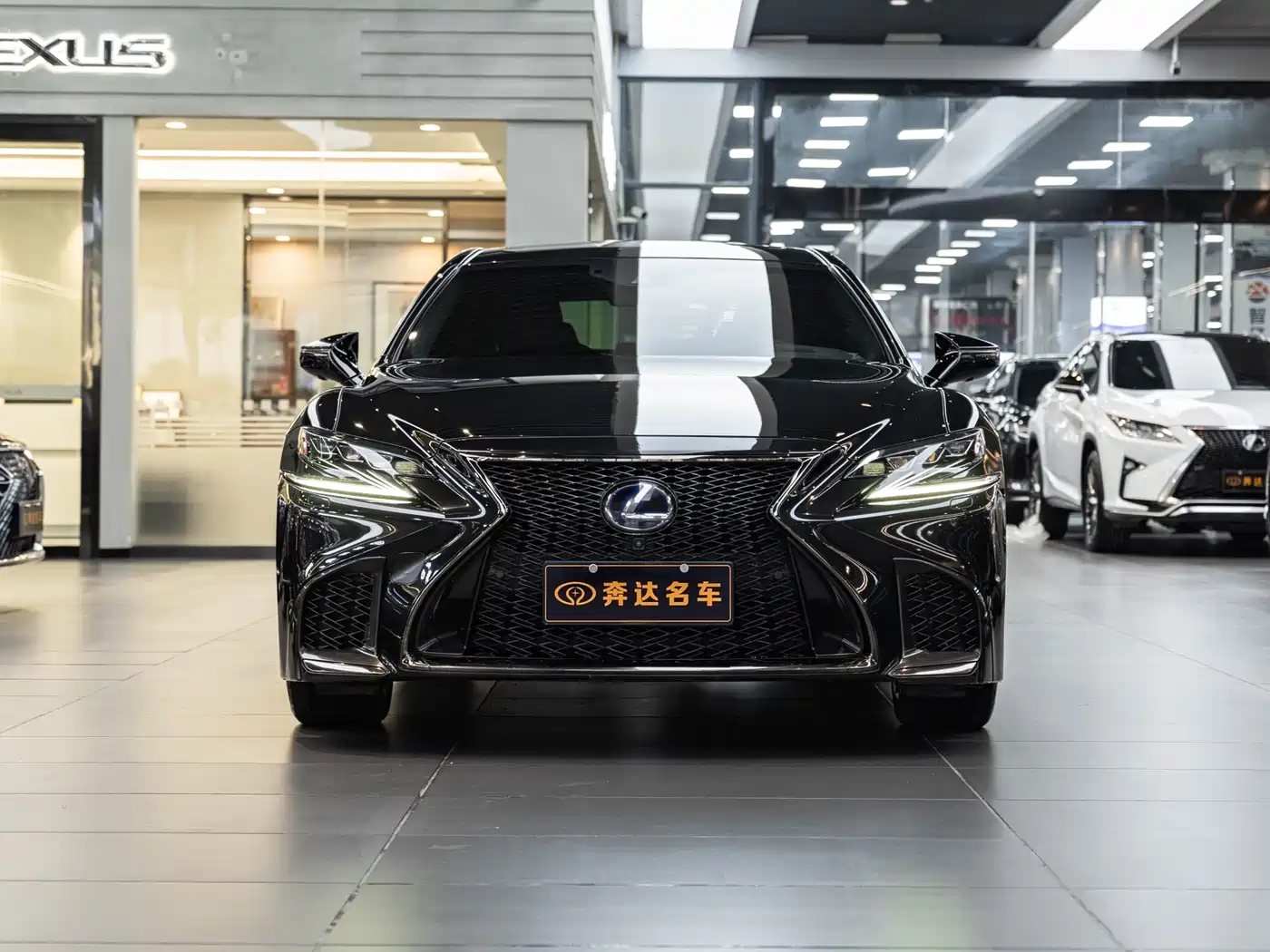 Lexus LS 2018 500h F SPORT China V фото 2