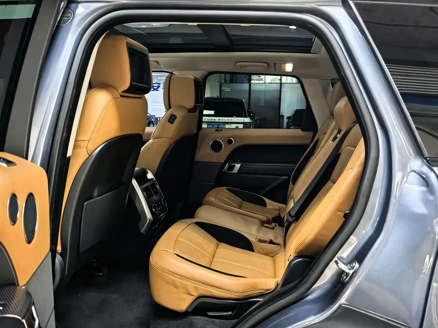 Land Rover Range Rover Sport 2022 3.0 L6 Gloss Black Edition фото 8