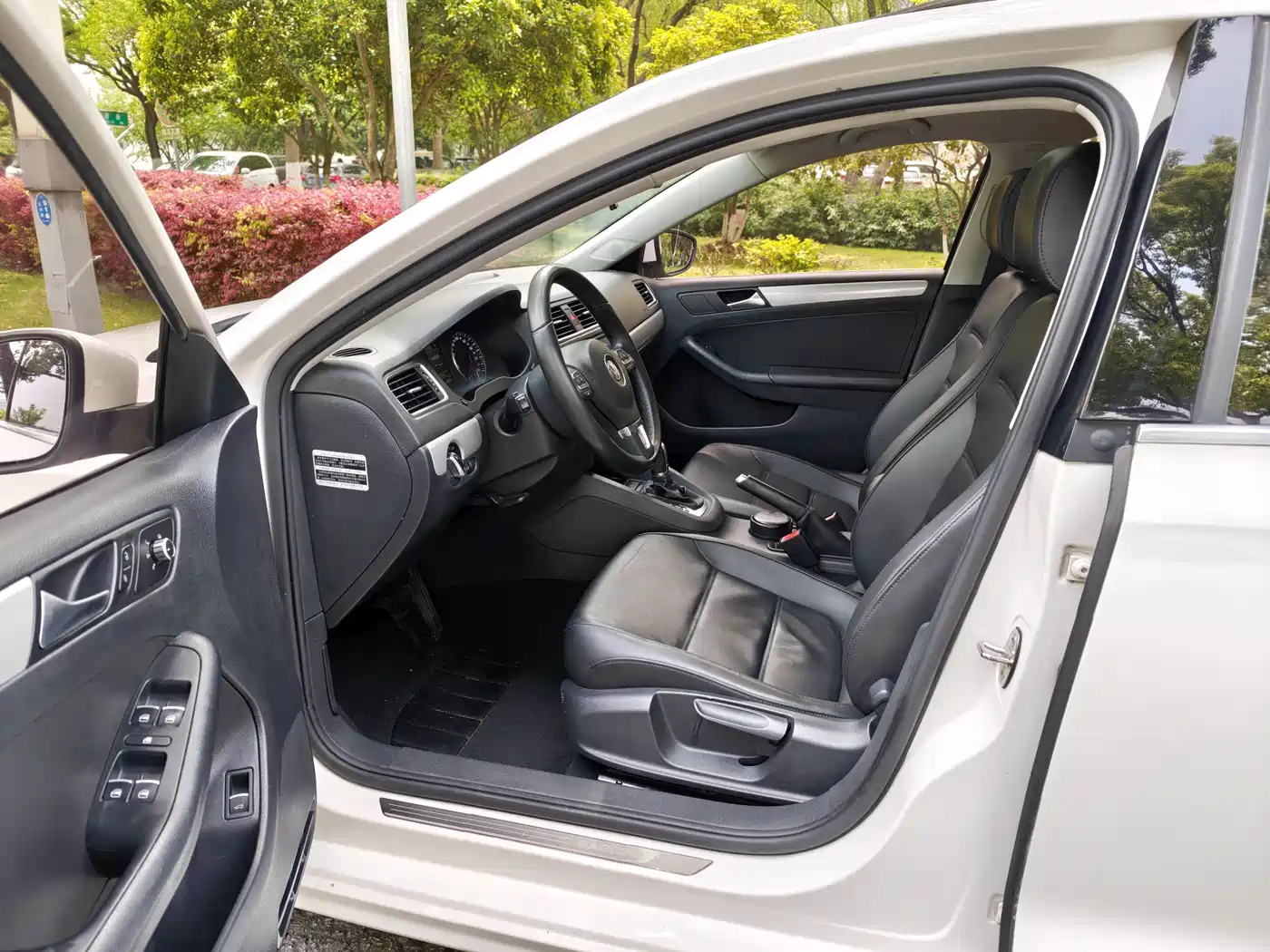 Volkswagen Sagitar 2014 Facelift 1.4TSI Automatic Luxury фото 8