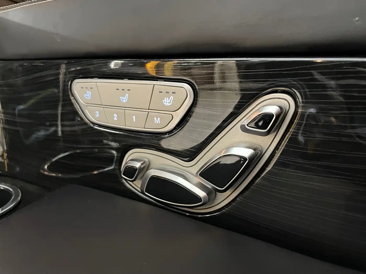 Mercedes-Benz V-Class 2018 V 260 L Premium Long Wheelbase Edition China VI фото 15