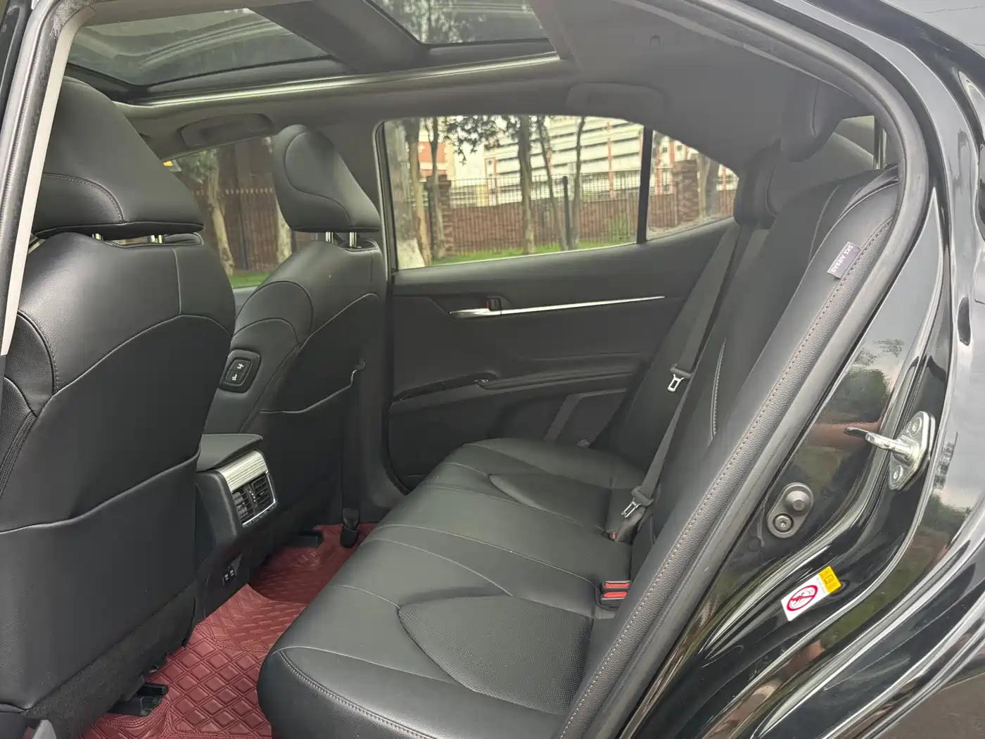 Toyota Camry 2018 Hybrid 2.5HG Luxury Edition фото 8