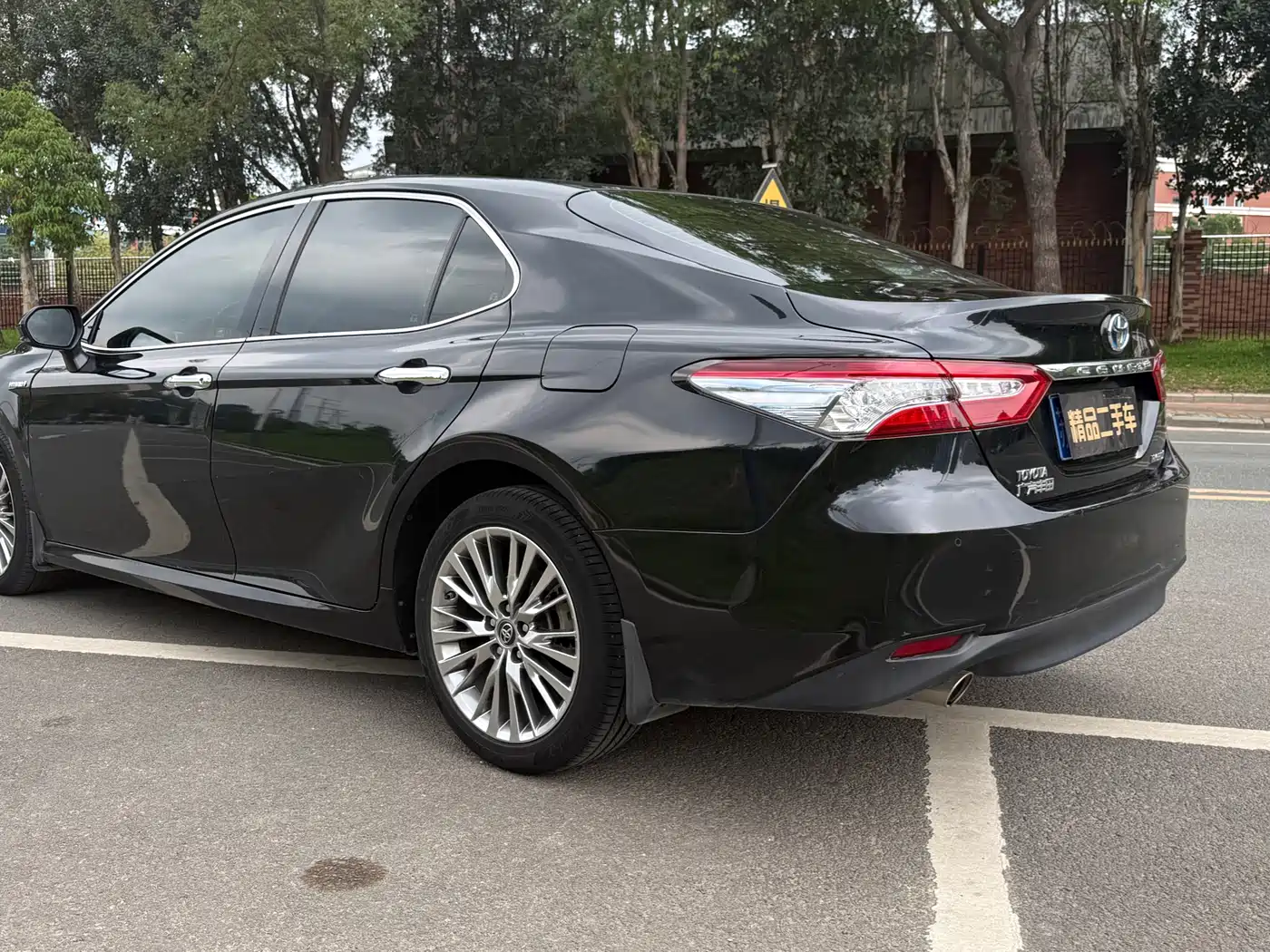 Toyota Camry 2018 Hybrid 2.5HG Luxury Edition фото 5