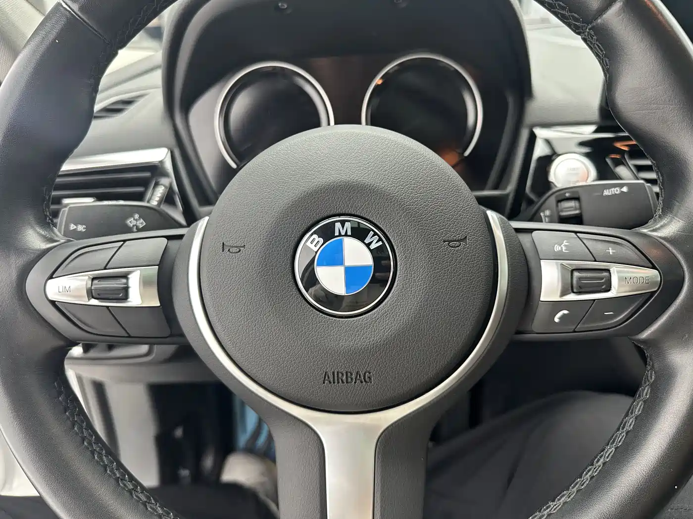 BMW 1 Series 2023 120i M Sport Shadow Edition фото 12