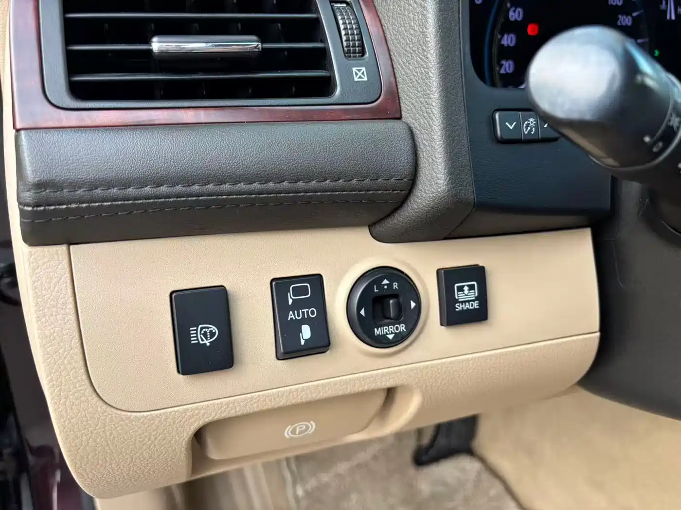 Toyota Crown 2011 2.5L Royal Leather Sunroof Special Edition фото 16