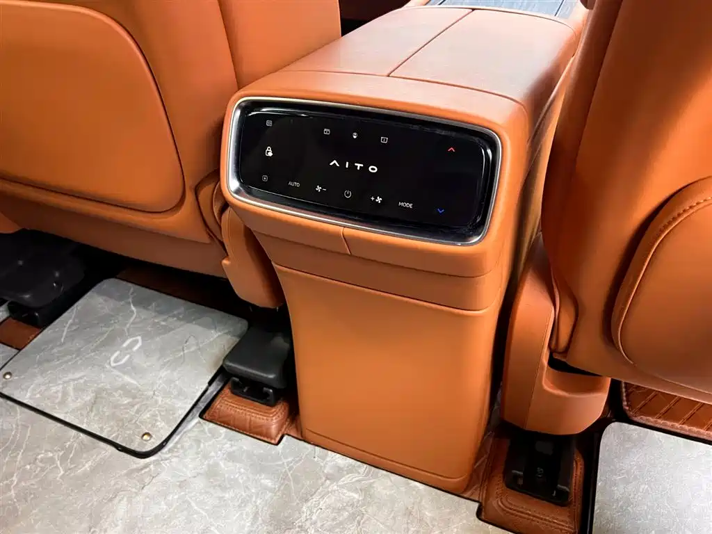 AITO Wenjie AITO M9 2024 Range Extender Ultra 52kWh 6-seater фото 28