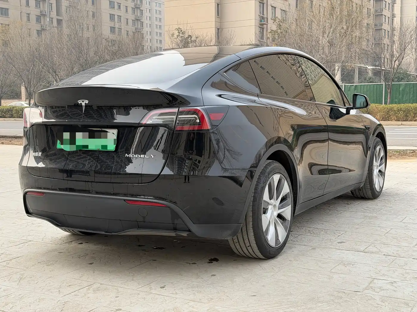 TESLA MODEL Y