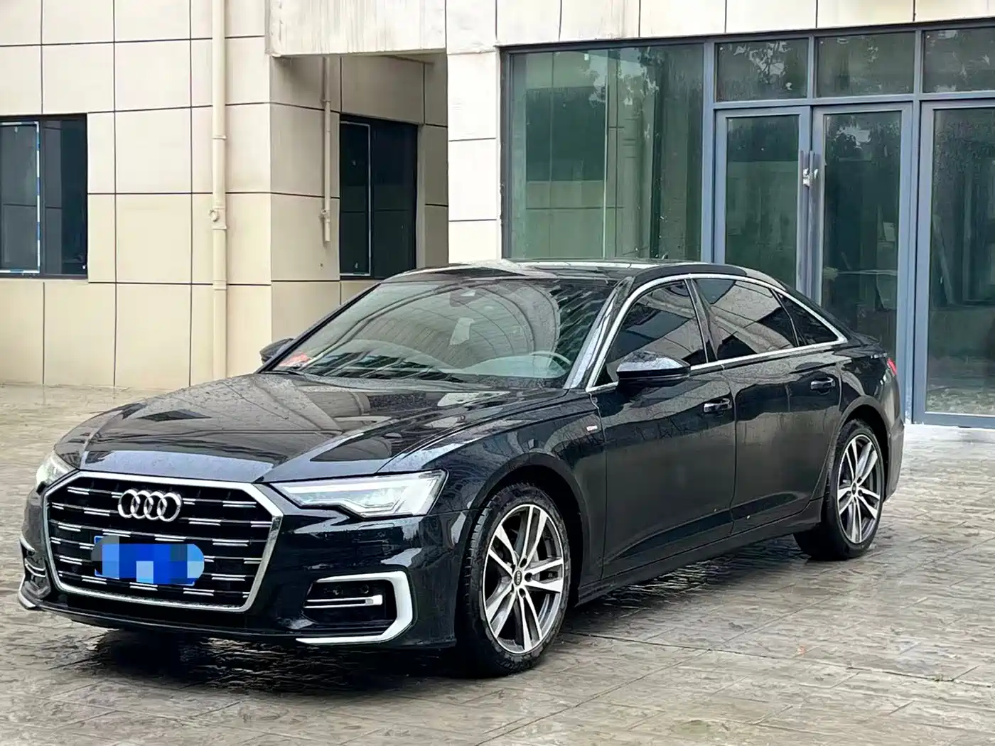 Photo 1 - Audi A6L