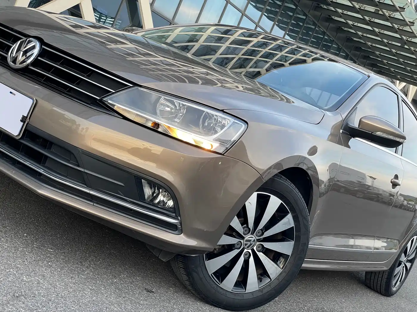 Volkswagen Sagitar 2017 1.6L Automatic Comfort фото 4