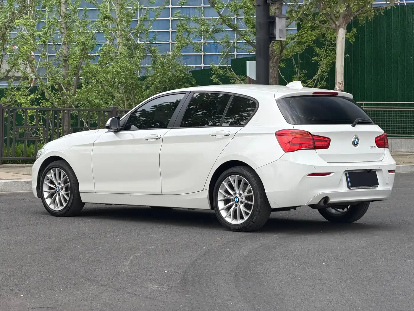 BMW 1 Series (Import) 2015 120i Leading фото 4
