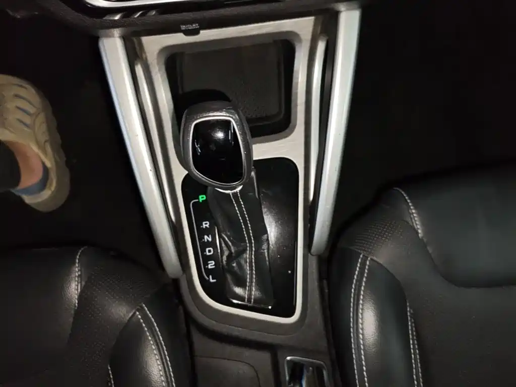Фото 14 - Geely Vision X3