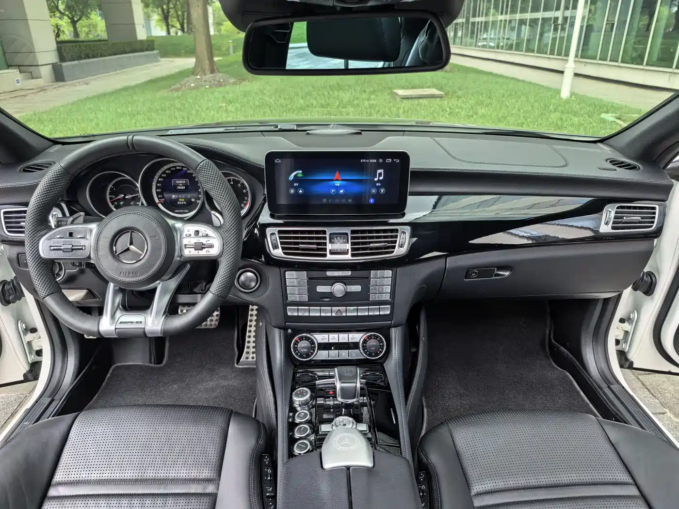 Mercedes-Benz CLS AMG 2015 AMG CLS 63 4MATIC фото 11