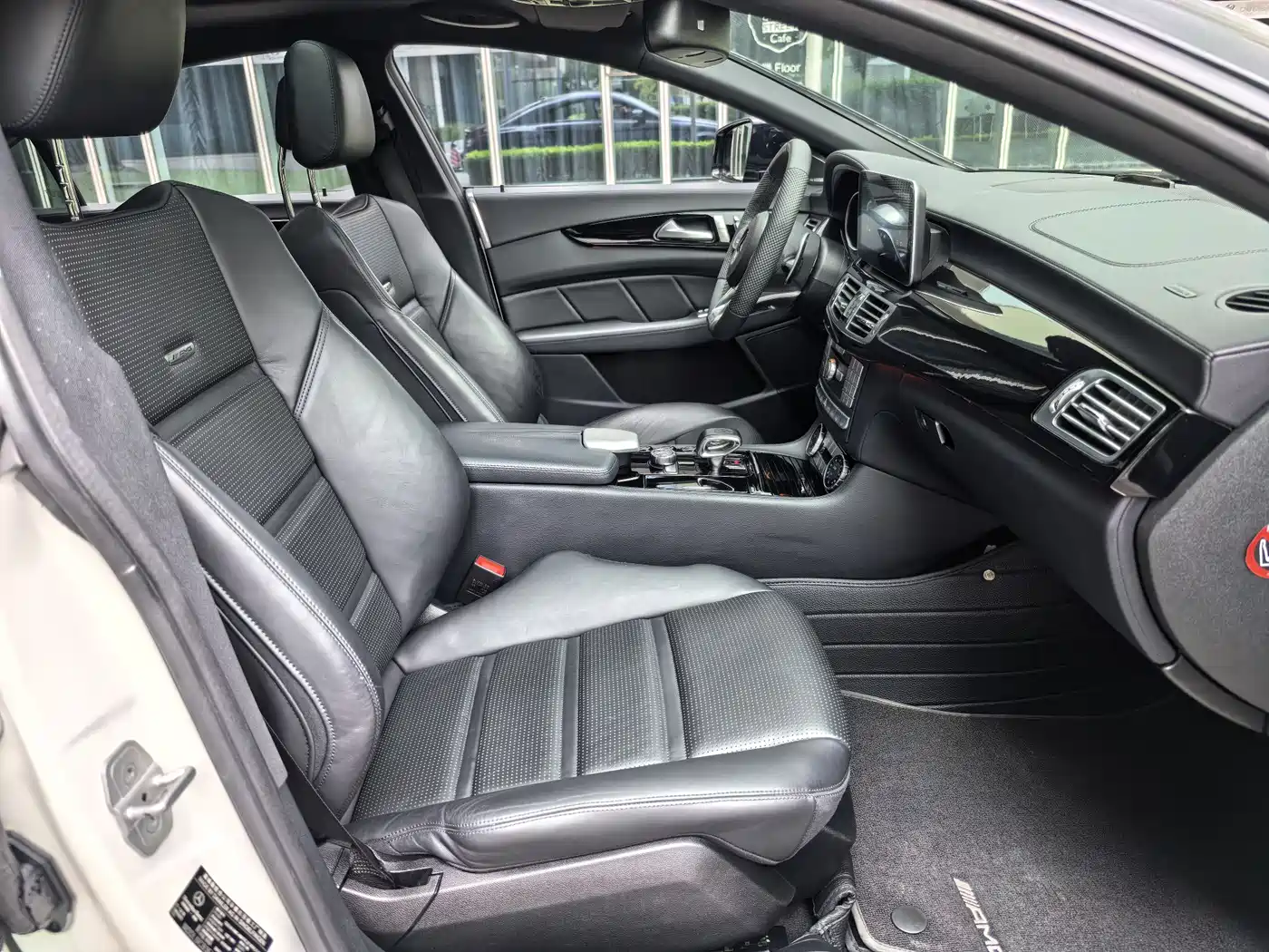 Mercedes-Benz CLS AMG 2015 AMG CLS 63 4MATIC фото 25