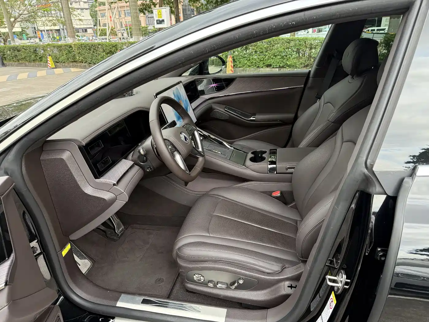 Denza Z9 2024 2024 Model 1100km AWD Max Edition