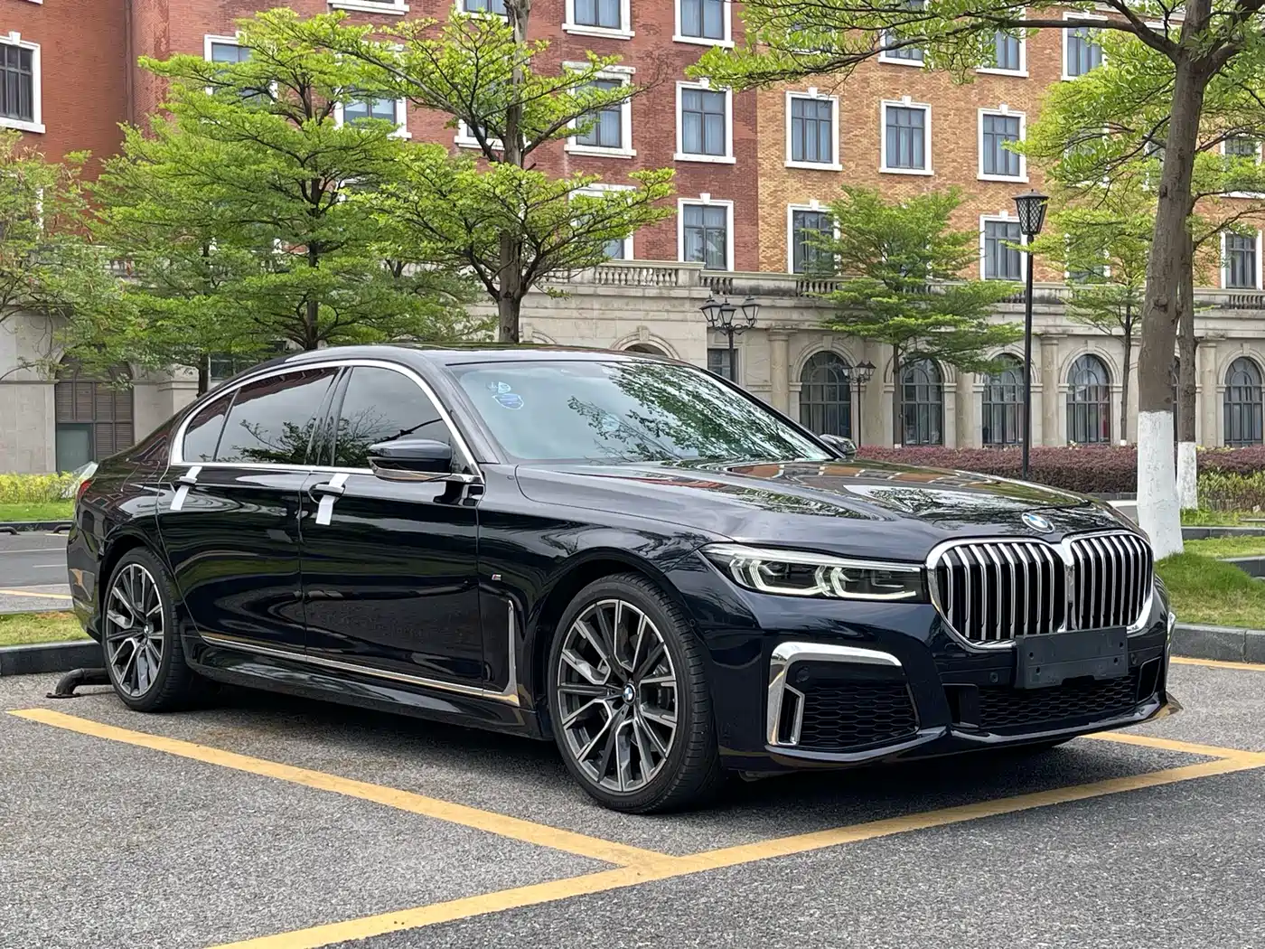 BMW 7 Series 2021 Model 740Li Leading M Sport Package фото 3