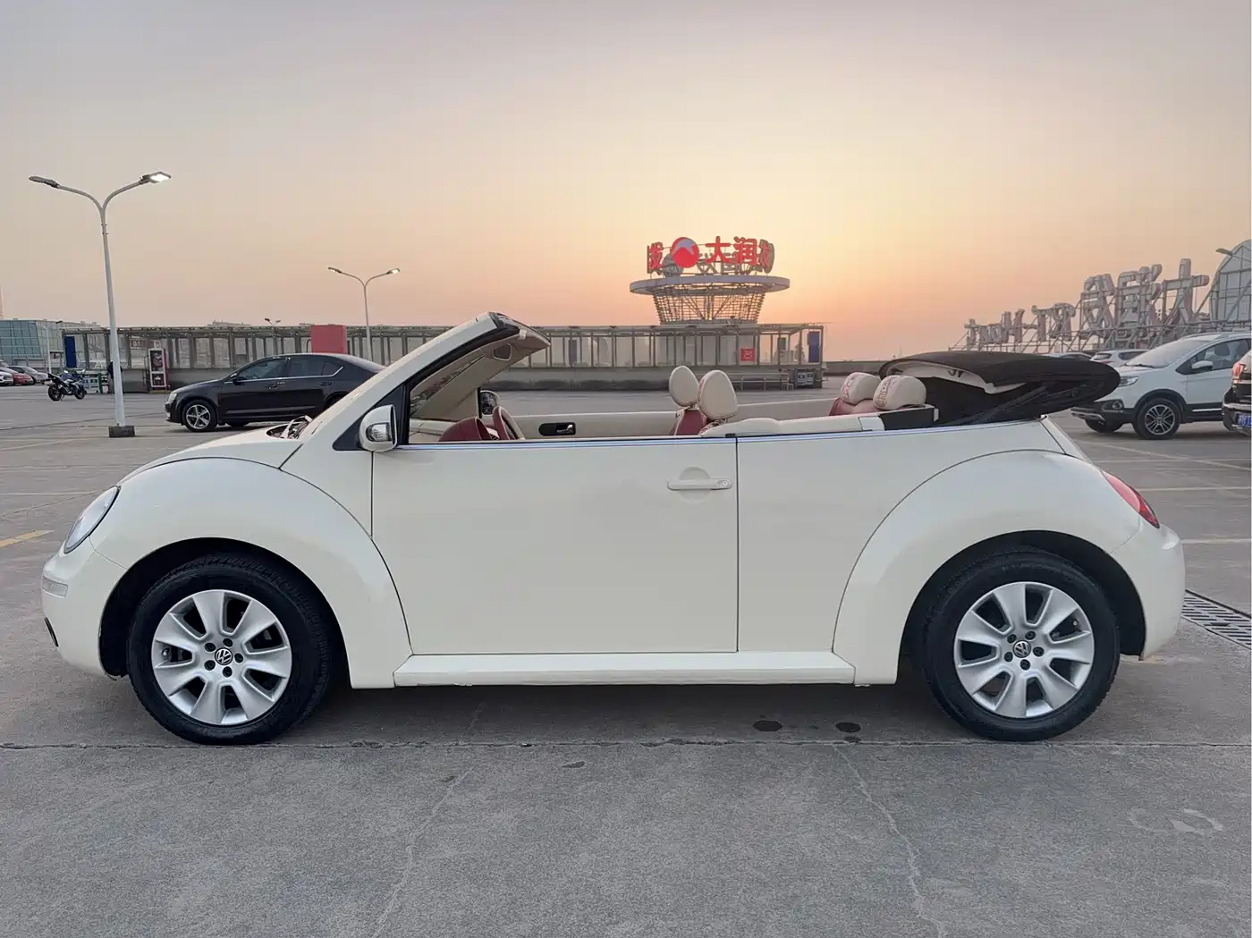 Volkswagen Beetle 2009 2.0 AT Top Convertible фото 12