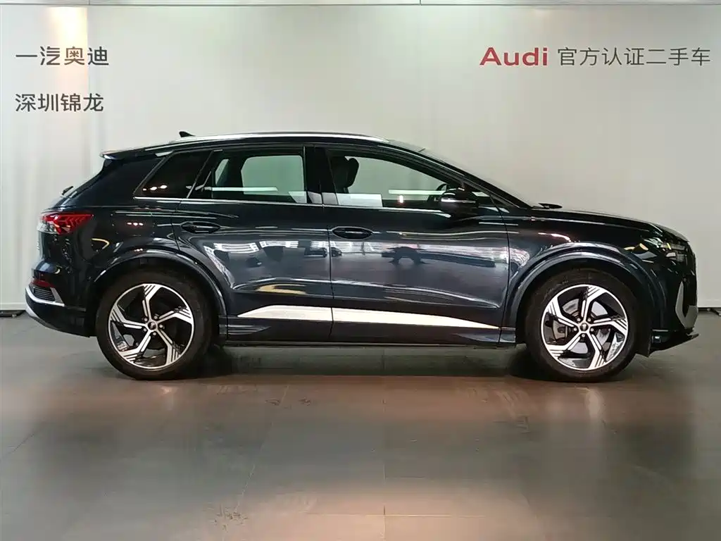 AUDI Q4 E TRON