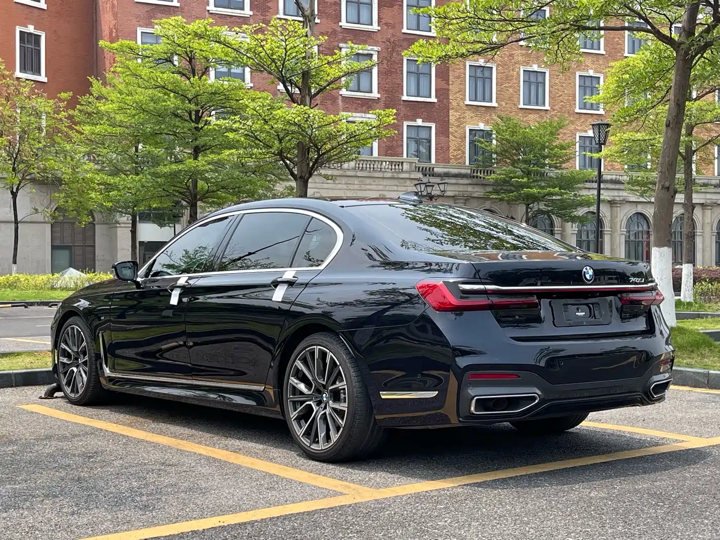 BMW 7 Series 2021 Model 740Li Leading M Sport Package фото 6