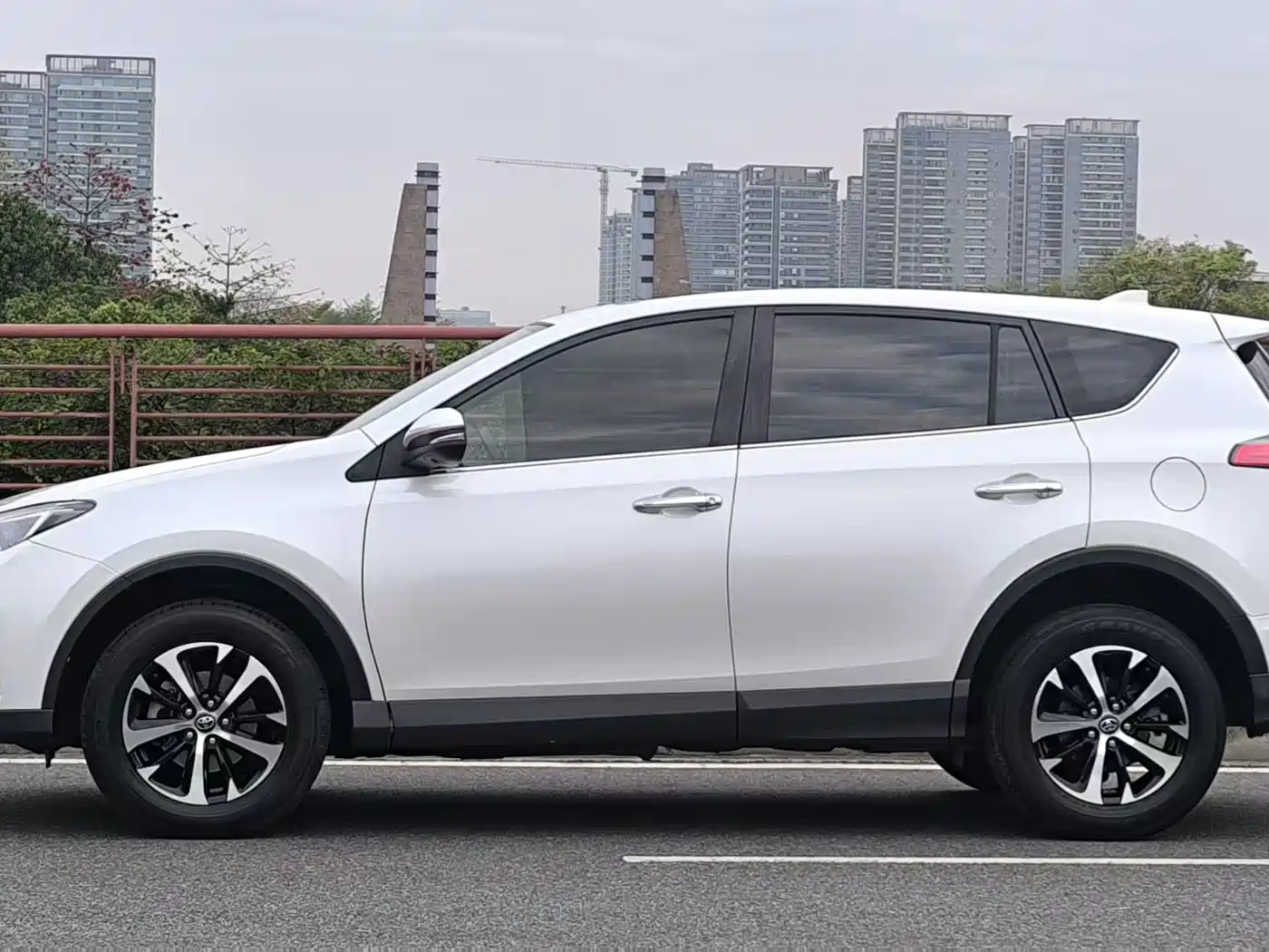 Toyota RAV4 Rongfang 2016 2.0L CVT 2WD Trend (China V) фото 8