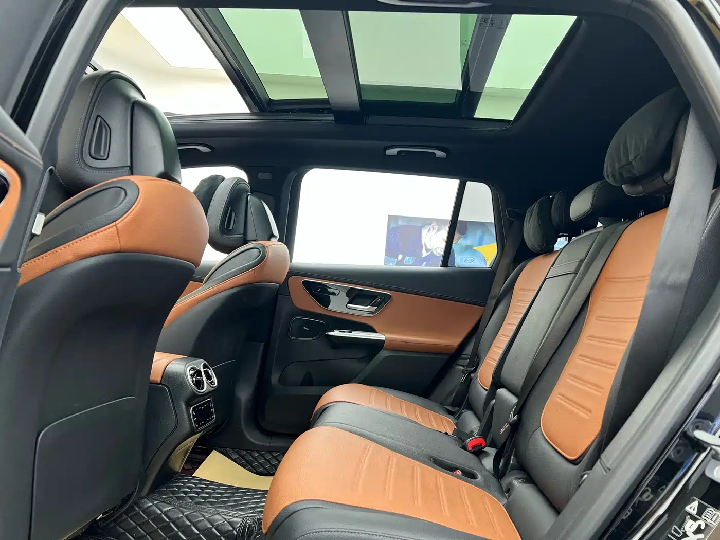 Mercedes-Benz GLC 2023 Facelift GLC 260 L 4MATIC Sport 7-Seater фото 24