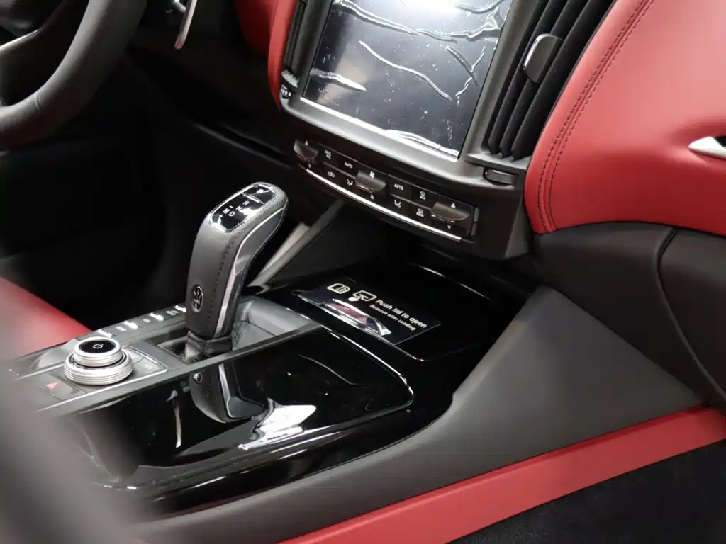 Фото 13 - Maserati Levante