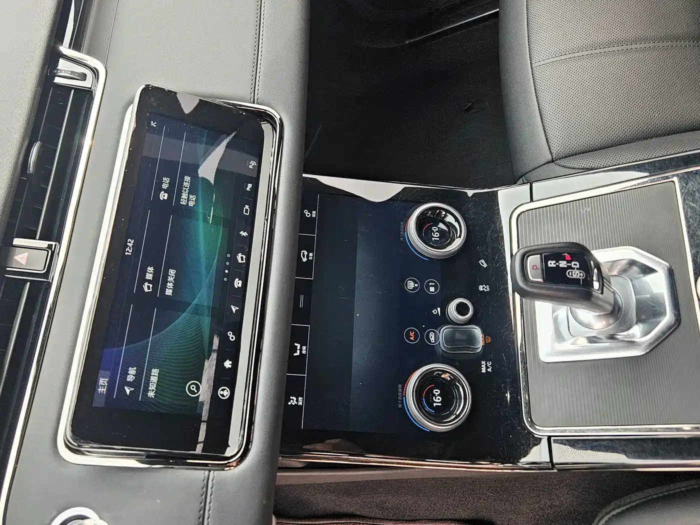 Land Rover Range Rover Evoque 2020 Model 249PS R-DYNAMIC S Gloss Black Sport Tech Edition фото 5