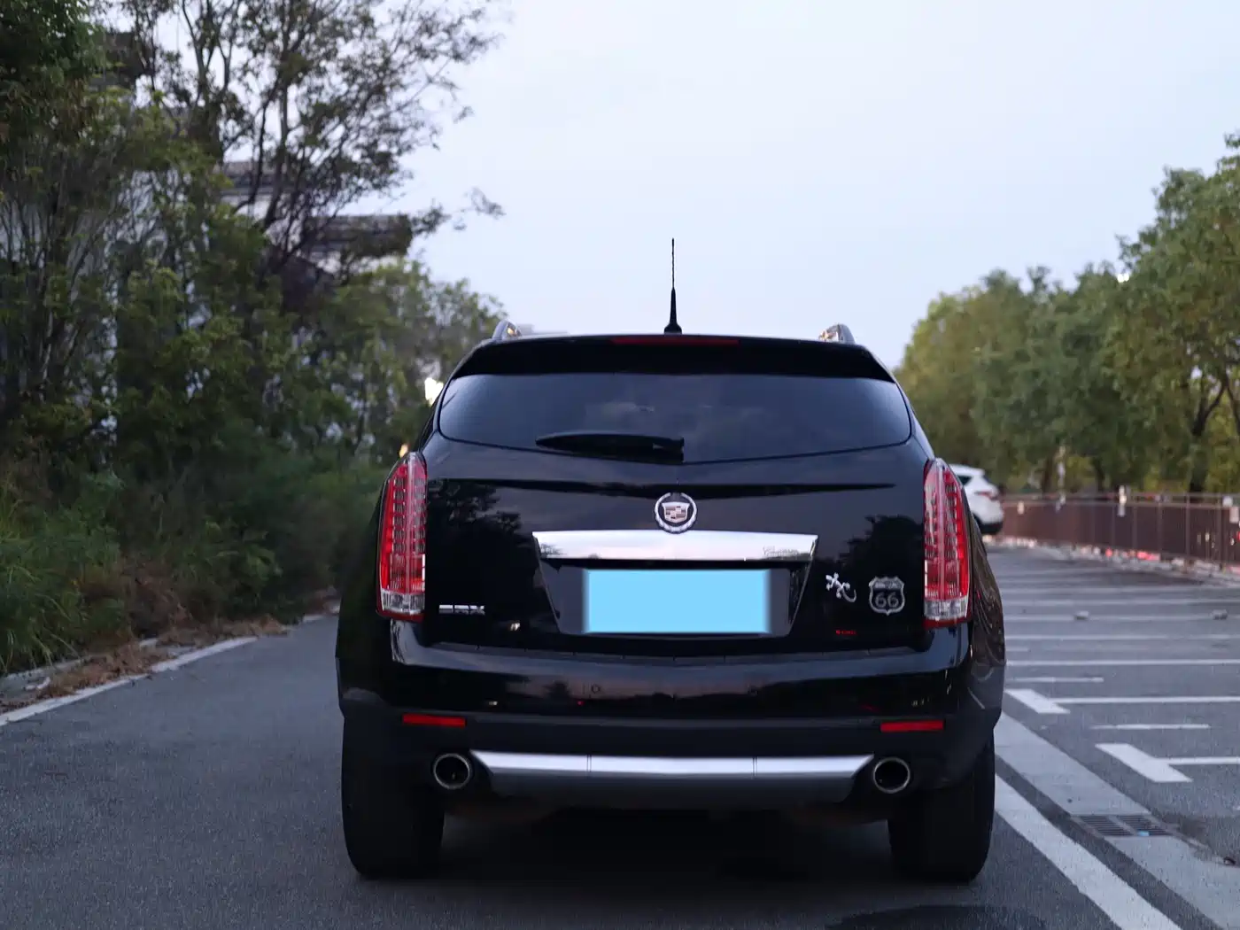 Photo 6 - Cadillac SRX
