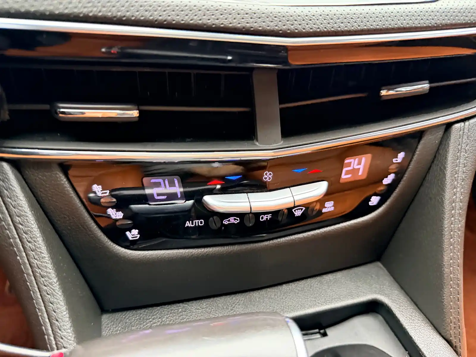 Фото 16 - Cadillac CT6