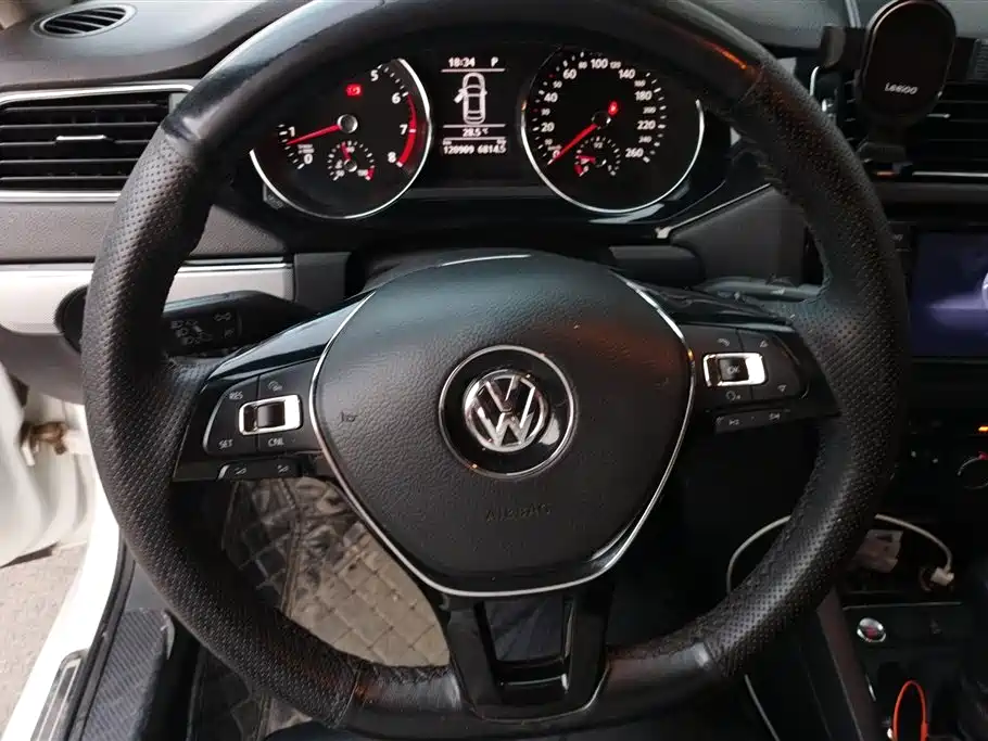 Volkswagen Sagitar 2018 280TSI DSG Spark Edition фото 15
