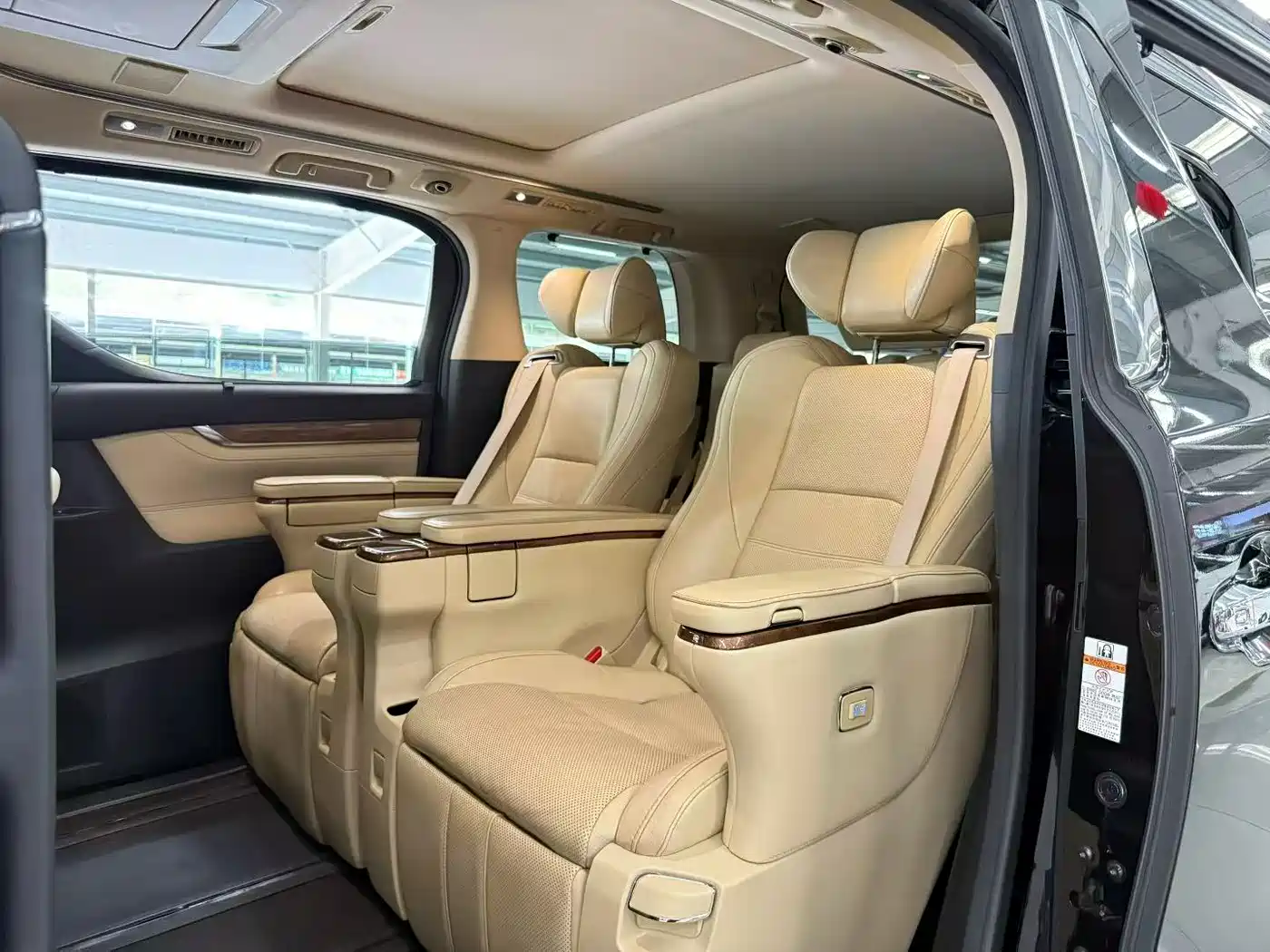 Toyota Alphard 2015 3.5L Premium Edition фото 3