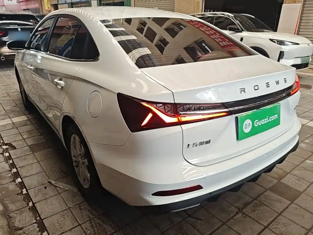 Фото 5 - Roewe i5