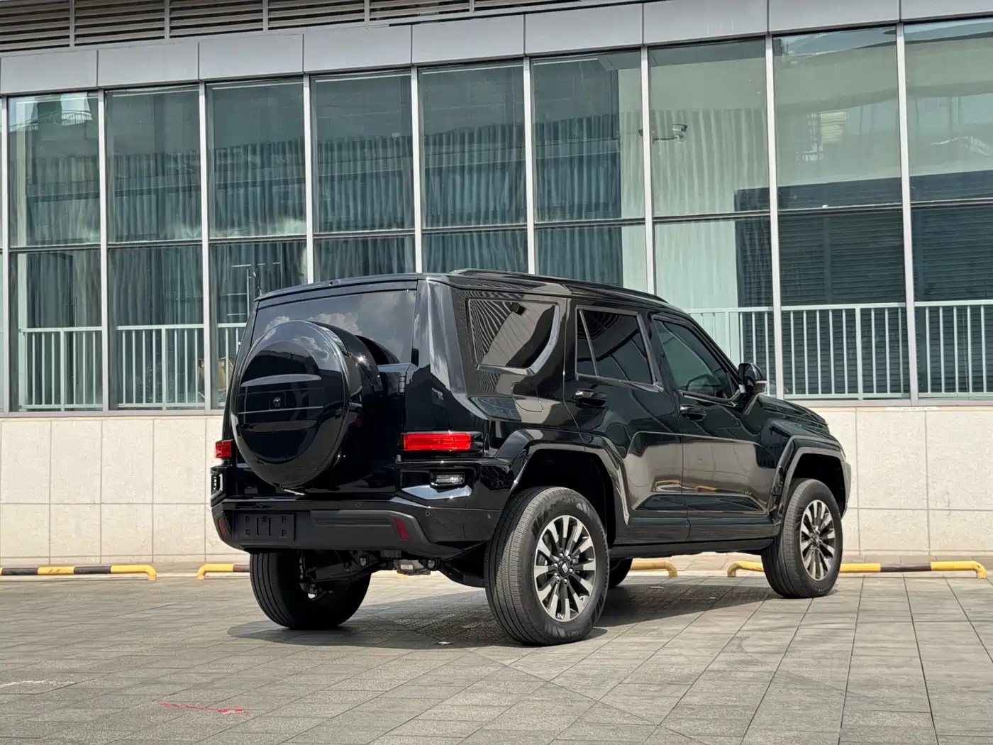 TANK TANK 700 NEW ENERGY