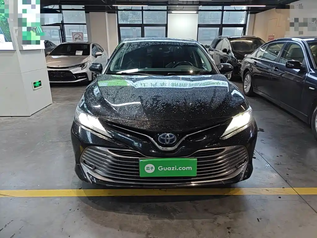Фото 3 - Toyota Camry