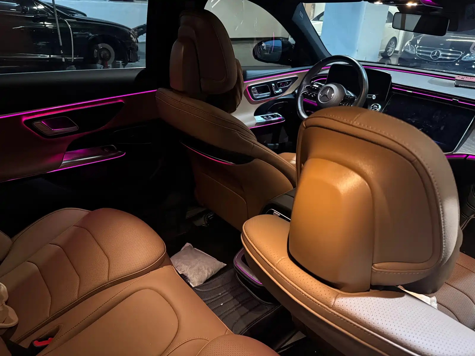 Photo 10 - Mercedes-Benz E-Class